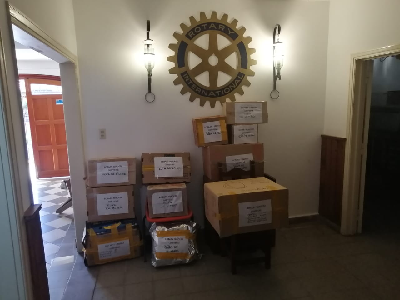 Donación de indumentaria a poblaciones nativas de la Argentina